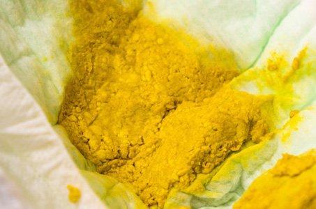 Кал желтого цвета является нормой для малыша при грудном вскармливании