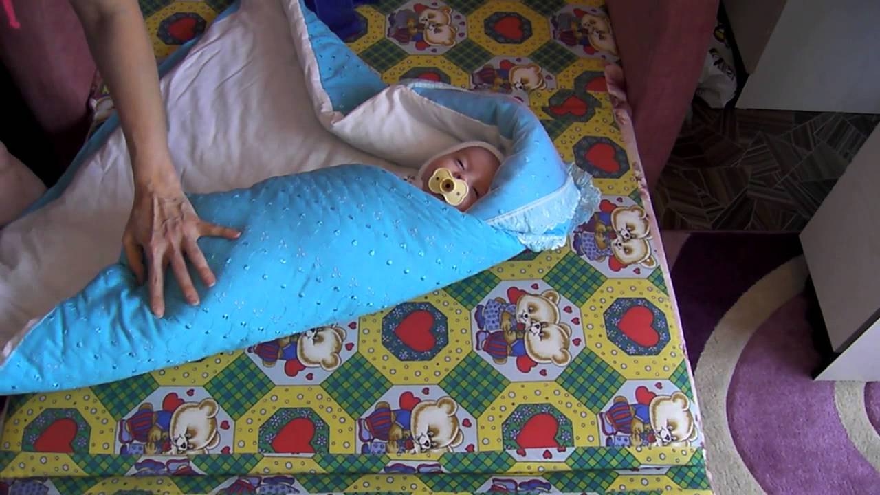 Ребенок в пледе без пояса