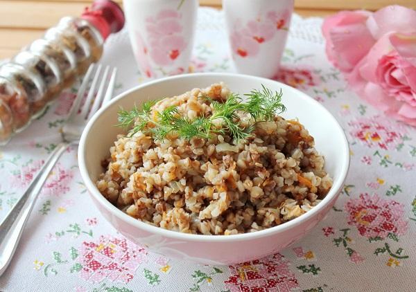 Гречка с морковью и зеленью